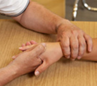 Douleur au poignet : comment reconnaître une fracture du scaphoïde ?