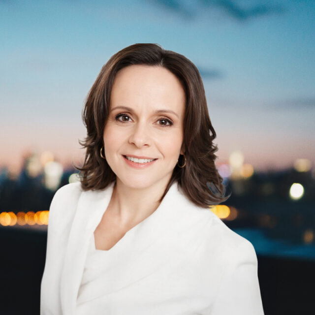 caroline lavoie 640x640 - OUR TEAM